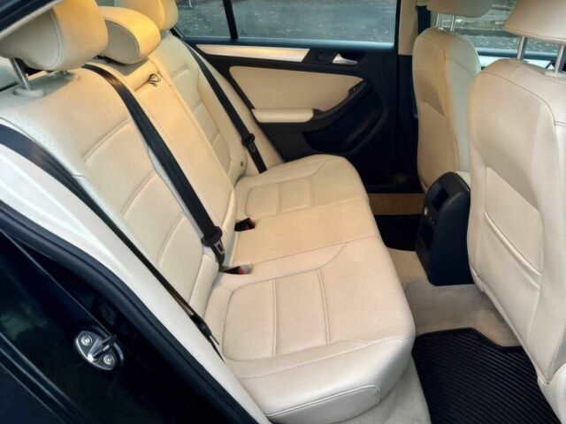 Черный Фольксваген Джетта, объемом двигателя 1.8 л и пробегом 86 тыс. км за 7000 $, фото 13 на Automoto.ua