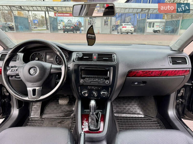 Черный Фольксваген Джетта, объемом двигателя 1.8 л и пробегом 220 тыс. км за 8500 $, фото 7 на Automoto.ua