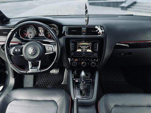 Чорний Фольксваген Джетта, об'ємом двигуна 2 л та пробігом 170 тис. км за 12500 $, фото 5 на Automoto.ua