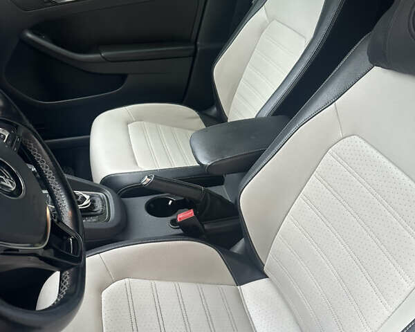 Черный Фольксваген Джетта, объемом двигателя 1.8 л и пробегом 168 тыс. км за 10800 $, фото 3 на Automoto.ua