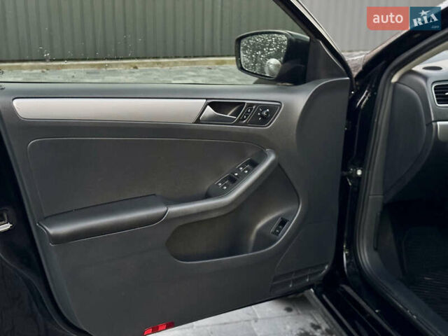 Черный Фольксваген Джетта, объемом двигателя 1.8 л и пробегом 149 тыс. км за 8500 $, фото 25 на Automoto.ua