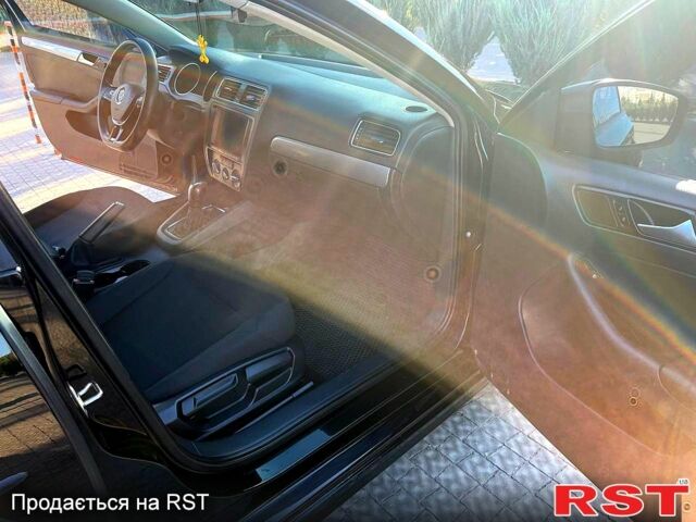 Черный Фольксваген Джетта, объемом двигателя 1.8 л и пробегом 185 тыс. км за 10500 $, фото 2 на Automoto.ua