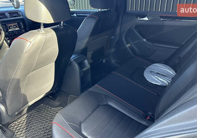 Фольксваген Джетта 2015 у Полтаві на Automoto.ua Чорний Фольксваген Джетта, об'ємом двигуна 2 л та пробігом 170 тис. км за 12800 $, фото 14 на Automoto.ua