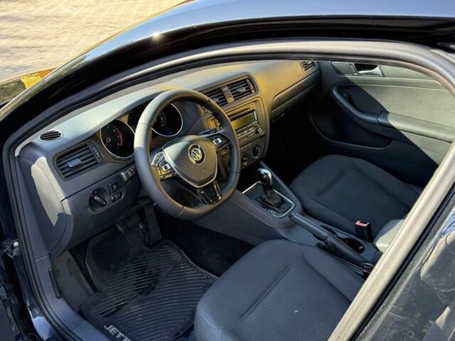 Черный Фольксваген Джетта, объемом двигателя 2 л и пробегом 208 тыс. км за 8600 $, фото 6 на Automoto.ua