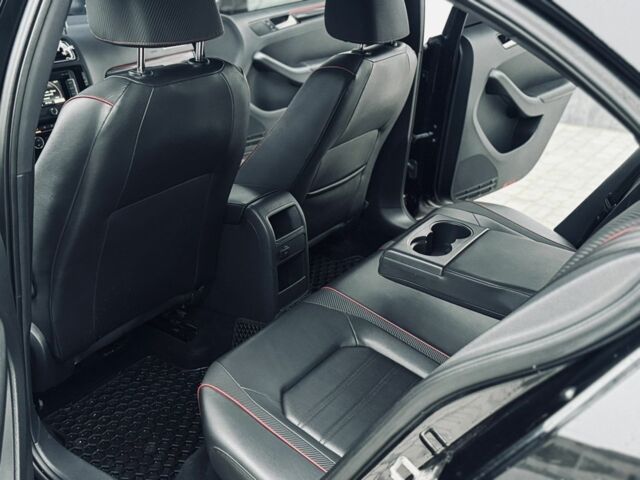 Чорний Фольксваген Джетта, об'ємом двигуна 2 л та пробігом 170 тис. км за 12500 $, фото 3 на Automoto.ua