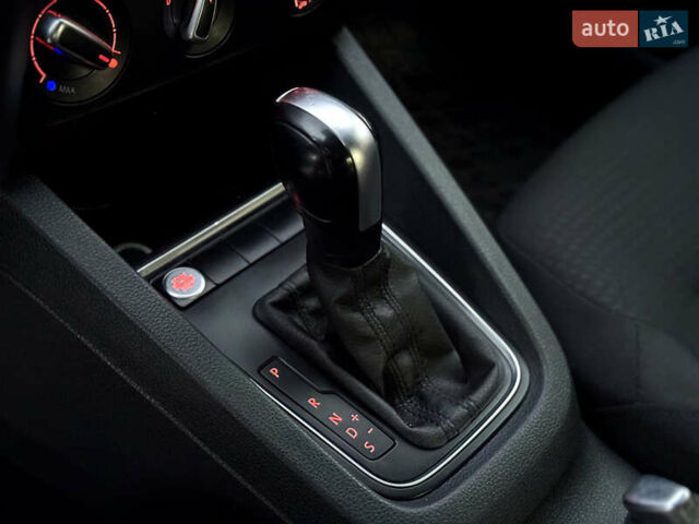 Черный Фольксваген Джетта, объемом двигателя 1.8 л и пробегом 149 тыс. км за 8500 $, фото 26 на Automoto.ua