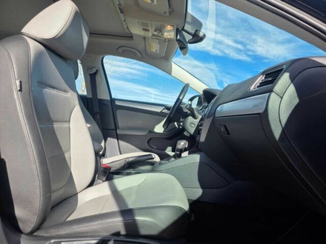 Черный Фольксваген Джетта, объемом двигателя 1.8 л и пробегом 72 тыс. км за 6400 $, фото 7 на Automoto.ua