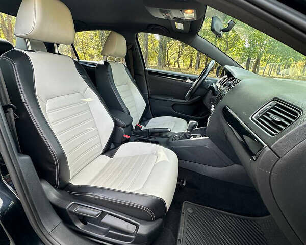 Черный Фольксваген Джетта, объемом двигателя 1.8 л и пробегом 118 тыс. км за 9500 $, фото 9 на Automoto.ua