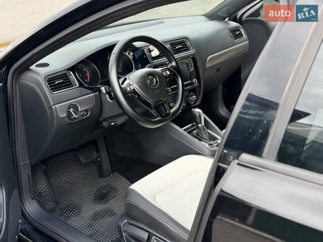 Черный Фольксваген Джетта, объемом двигателя 1.8 л и пробегом 167 тыс. км за 9500 $, фото 6 на Automoto.ua