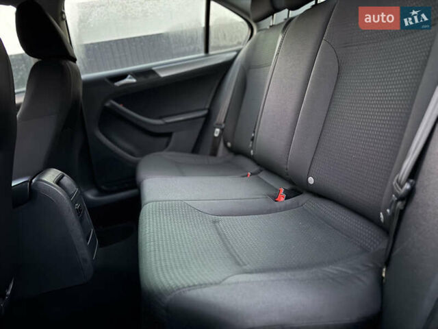 Черный Фольксваген Джетта, объемом двигателя 1.8 л и пробегом 149 тыс. км за 8500 $, фото 30 на Automoto.ua