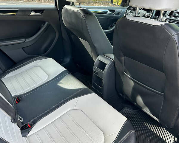 Черный Фольксваген Джетта, объемом двигателя 1.8 л и пробегом 118 тыс. км за 9500 $, фото 10 на Automoto.ua