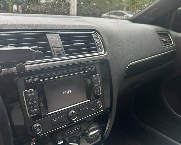 Черный Фольксваген Джетта, объемом двигателя 1.8 л и пробегом 168 тыс. км за 10800 $, фото 4 на Automoto.ua