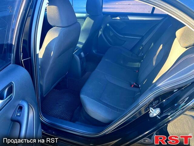 Черный Фольксваген Джетта, объемом двигателя 1.8 л и пробегом 185 тыс. км за 10500 $, фото 4 на Automoto.ua