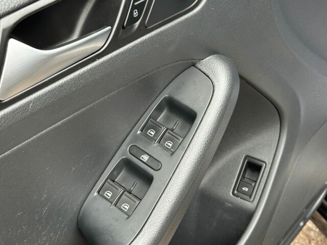 Черный Фольксваген Джетта, объемом двигателя 1.4 л и пробегом 156 тыс. км за 9900 $, фото 12 на Automoto.ua