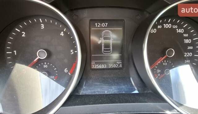 Черный Фольксваген Джетта, объемом двигателя 1.6 л и пробегом 325 тыс. км за 11000 $, фото 6 на Automoto.ua