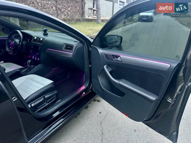 Черный Фольксваген Джетта, объемом двигателя 1.8 л и пробегом 90 тыс. км за 11500 $, фото 23 на Automoto.ua