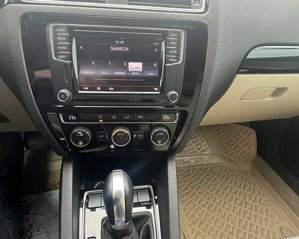 Черный Фольксваген Джетта, объемом двигателя 1.6 л и пробегом 148 тыс. км за 13700 $, фото 7 на Automoto.ua