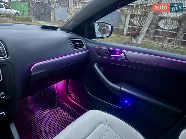 Черный Фольксваген Джетта, объемом двигателя 1.8 л и пробегом 90 тыс. км за 11500 $, фото 17 на Automoto.ua