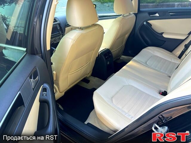 Чорний Фольксваген Джетта, об'ємом двигуна 1.6 л та пробігом 165 тис. км за 10900 $, фото 8 на Automoto.ua