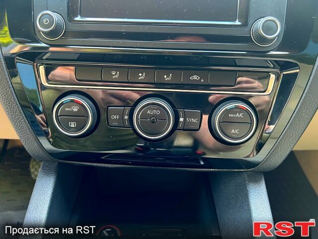 Чорний Фольксваген Джетта, об'ємом двигуна 1.6 л та пробігом 165 тис. км за 10900 $, фото 9 на Automoto.ua