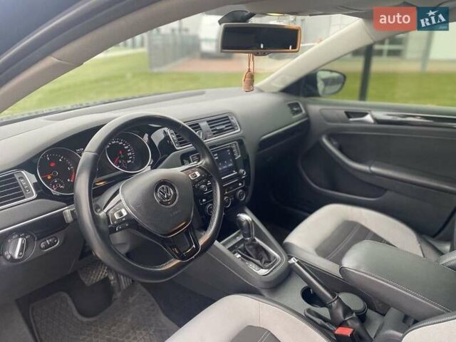 Черный Фольксваген Джетта, объемом двигателя 1.6 л и пробегом 225 тыс. км за 13000 $, фото 6 на Automoto.ua