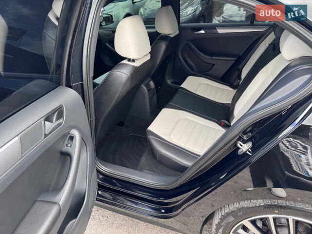 Черный Фольксваген Джетта, объемом двигателя 1.8 л и пробегом 141 тыс. км за 9500 $, фото 2 на Automoto.ua