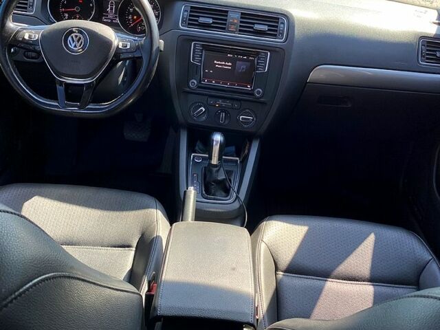 Черный Фольксваген Джетта, объемом двигателя 1.4 л и пробегом 143 тыс. км за 10900 $, фото 5 на Automoto.ua