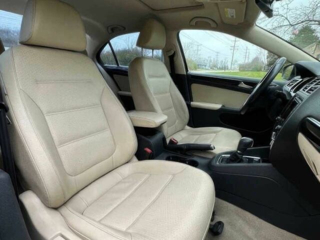 Черный Фольксваген Джетта, объемом двигателя 1.8 л и пробегом 74 тыс. км за 2000 $, фото 8 на Automoto.ua