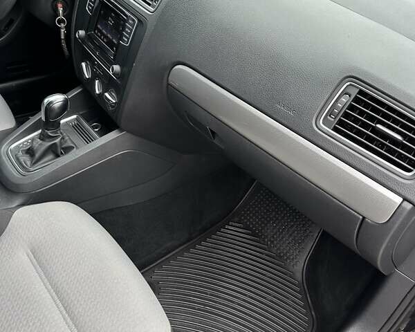 Чорний Фольксваген Джетта, об'ємом двигуна 1.4 л та пробігом 106 тис. км за 8400 $, фото 28 на Automoto.ua