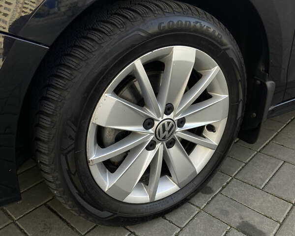 Черный Фольксваген Джетта, объемом двигателя 1.6 л и пробегом 207 тыс. км за 12000 $, фото 6 на Automoto.ua