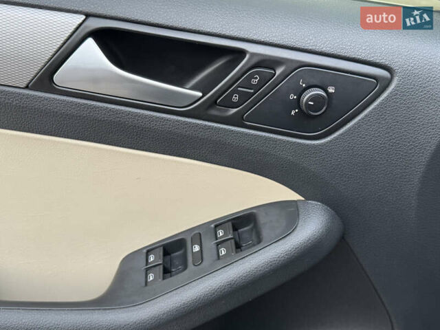 Черный Фольксваген Джетта, объемом двигателя 1.4 л и пробегом 80 тыс. км за 12200 $, фото 19 на Automoto.ua