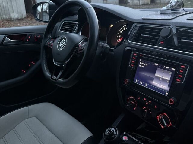 Чорний Фольксваген Джетта, об'ємом двигуна 1.8 л та пробігом 188 тис. км за 11000 $, фото 7 на Automoto.ua