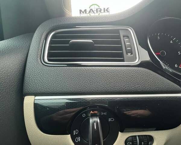 Черный Фольксваген Джетта, объемом двигателя 1.6 л и пробегом 148 тыс. км за 13700 $, фото 6 на Automoto.ua