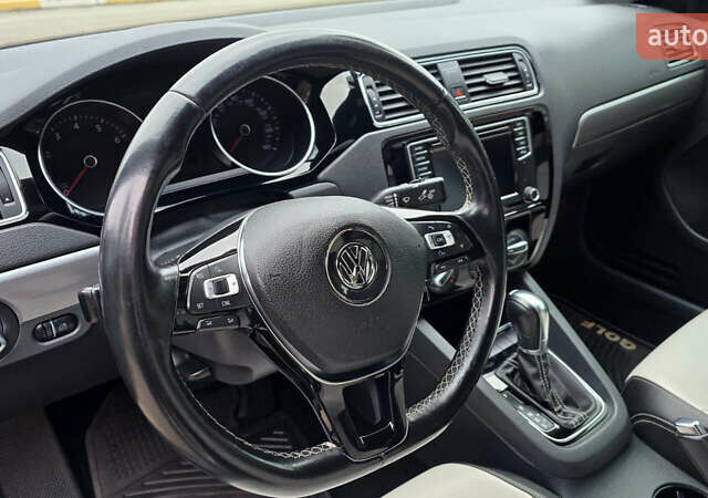 Черный Фольксваген Джетта, объемом двигателя 1.8 л и пробегом 122 тыс. км за 12000 $, фото 7 на Automoto.ua