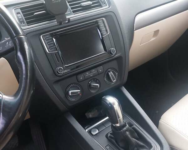 Чорний Фольксваген Джетта, об'ємом двигуна 1.4 л та пробігом 105 тис. км за 10673 $, фото 3 на Automoto.ua