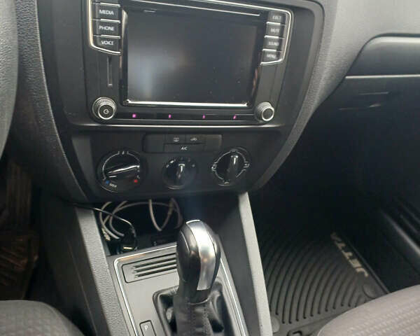 Черный Фольксваген Джетта, объемом двигателя 1.4 л и пробегом 99 тыс. км за 9800 $, фото 5 на Automoto.ua