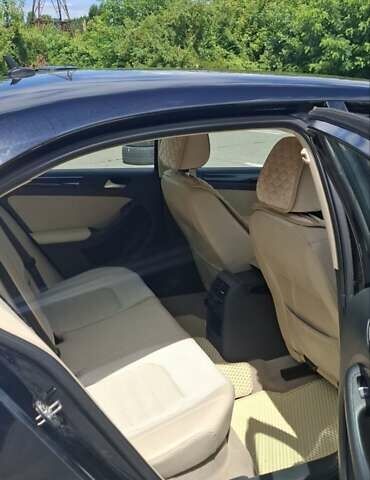 Черный Фольксваген Джетта, объемом двигателя 1.6 л и пробегом 325 тыс. км за 11000 $, фото 5 на Automoto.ua