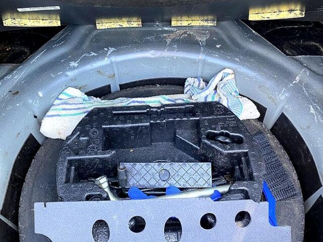 Черный Фольксваген Джетта, объемом двигателя 1.4 л и пробегом 143 тыс. км за 10900 $, фото 7 на Automoto.ua