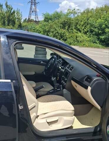 Черный Фольксваген Джетта, объемом двигателя 1.6 л и пробегом 325 тыс. км за 11000 $, фото 4 на Automoto.ua