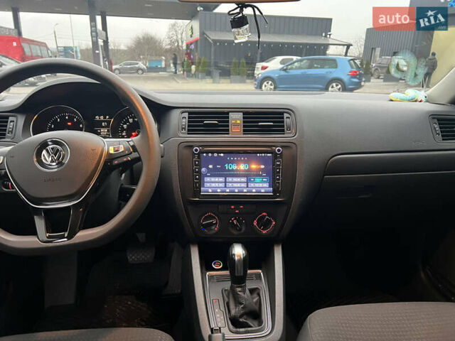 Чорний Фольксваген Джетта, об'ємом двигуна 1.4 л та пробігом 105 тис. км за 10999 $, фото 8 на Automoto.ua