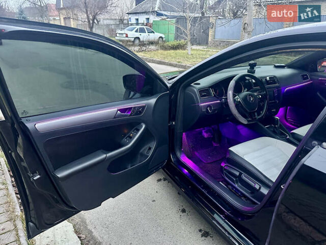 Черный Фольксваген Джетта, объемом двигателя 1.8 л и пробегом 90 тыс. км за 11500 $, фото 12 на Automoto.ua