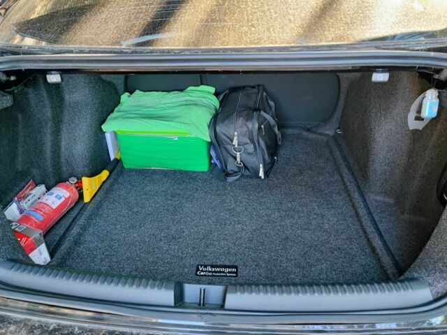 Черный Фольксваген Джетта, объемом двигателя 1.4 л и пробегом 140 тыс. км за 10399 $, фото 10 на Automoto.ua