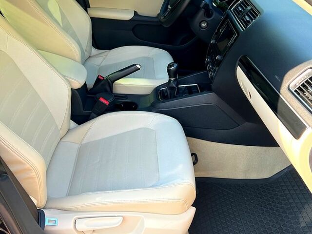 Чорний Фольксваген Джетта, об'ємом двигуна 1.6 л та пробігом 165 тис. км за 10900 $, фото 11 на Automoto.ua