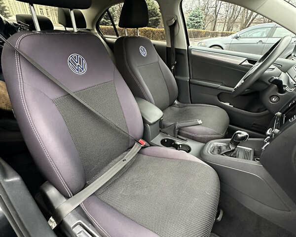 Черный Фольксваген Джетта, объемом двигателя 1.4 л и пробегом 175 тыс. км за 8999 $, фото 21 на Automoto.ua