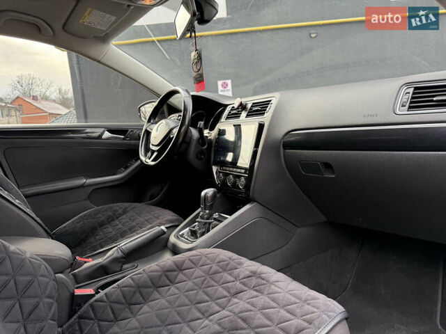 Черный Фольксваген Джетта, объемом двигателя 1.4 л и пробегом 151 тыс. км за 11000 $, фото 38 на Automoto.ua