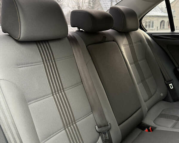 Черный Фольксваген Джетта, объемом двигателя 1.4 л и пробегом 151 тыс. км за 11000 $, фото 34 на Automoto.ua