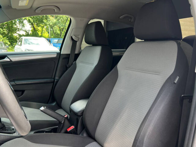 Черный Фольксваген Джетта, объемом двигателя 1.4 л и пробегом 127 тыс. км за 10400 $, фото 10 на Automoto.ua