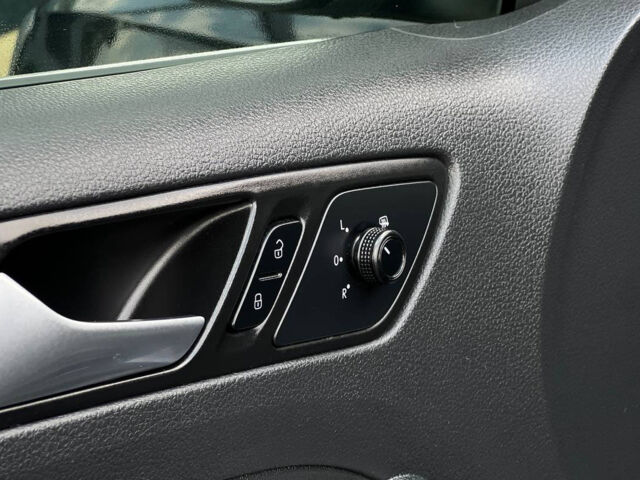 Черный Фольксваген Джетта, объемом двигателя 1.4 л и пробегом 127 тыс. км за 10400 $, фото 8 на Automoto.ua