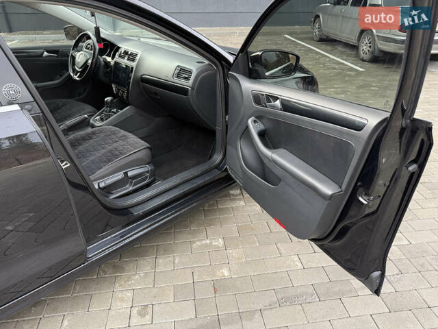 Черный Фольксваген Джетта, объемом двигателя 1.4 л и пробегом 151 тыс. км за 11000 $, фото 28 на Automoto.ua