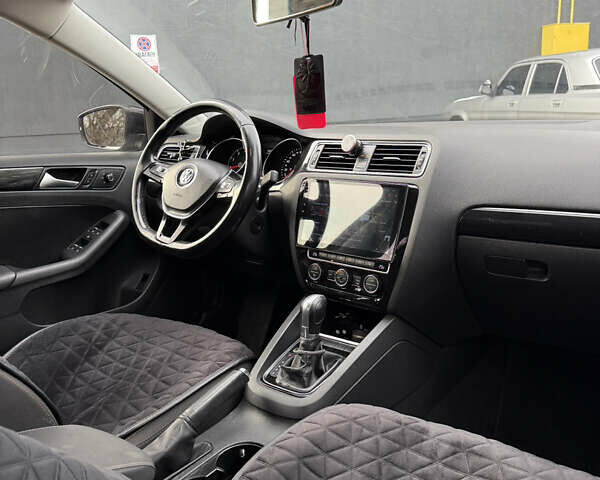 Черный Фольксваген Джетта, объемом двигателя 1.4 л и пробегом 151 тыс. км за 11000 $, фото 32 на Automoto.ua